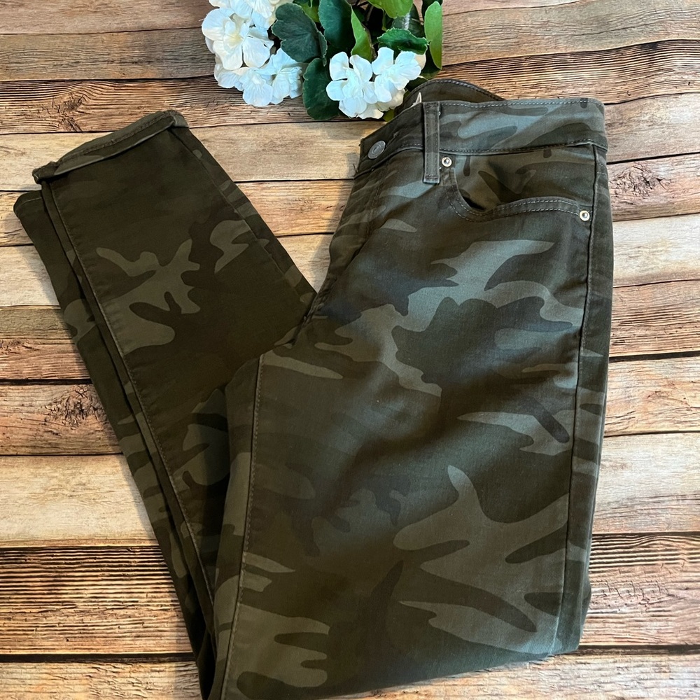 Levi's 711 Skinny Camo Pants Size 28